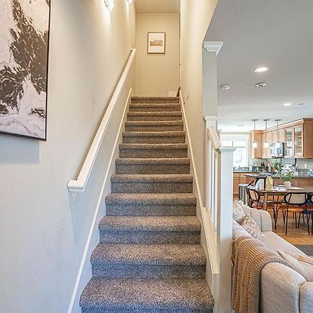 Exquisite Central Townhome With Spacious Loft And Gourmet Kitchen Seattle Eksteriør billede