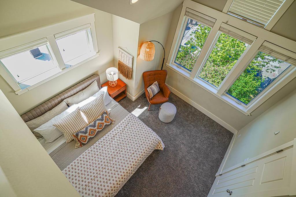 Exquisite Central Townhome With Spacious Loft And Gourmet Kitchen Seattle Eksteriør billede