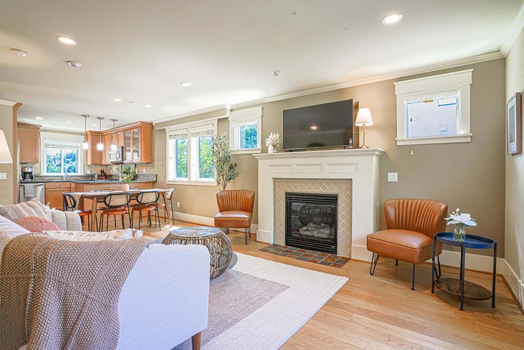 Exquisite Central Townhome With Spacious Loft And Gourmet Kitchen Seattle Eksteriør billede