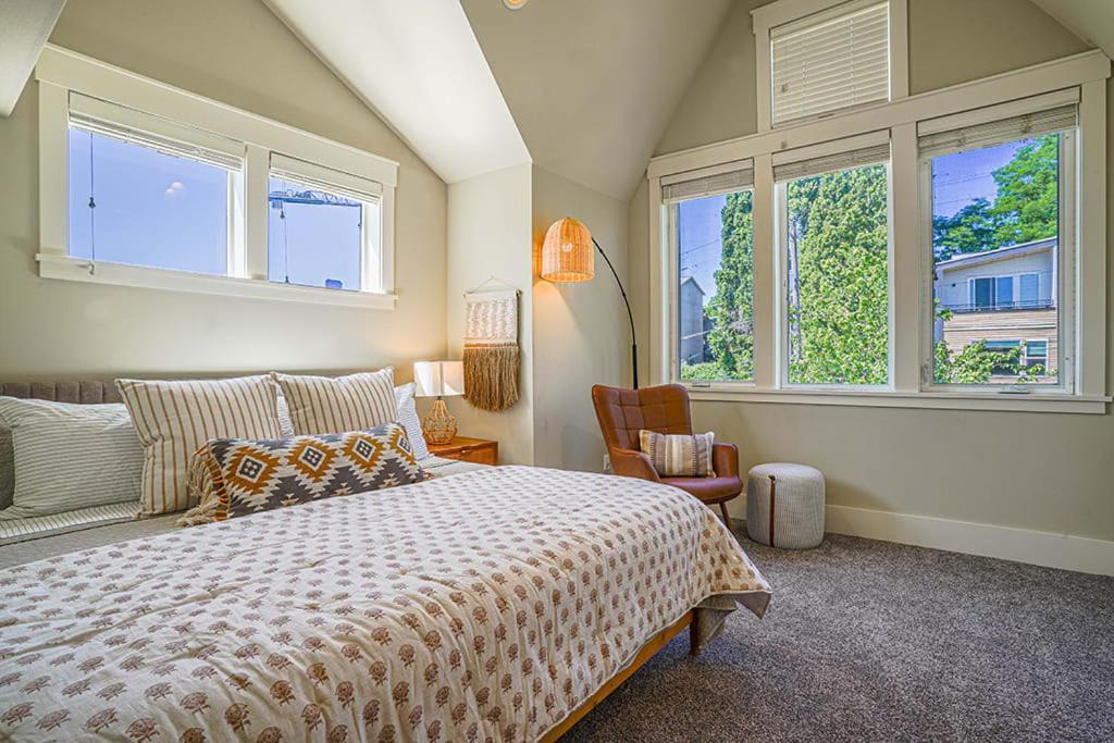 Exquisite Central Townhome With Spacious Loft And Gourmet Kitchen Seattle Eksteriør billede