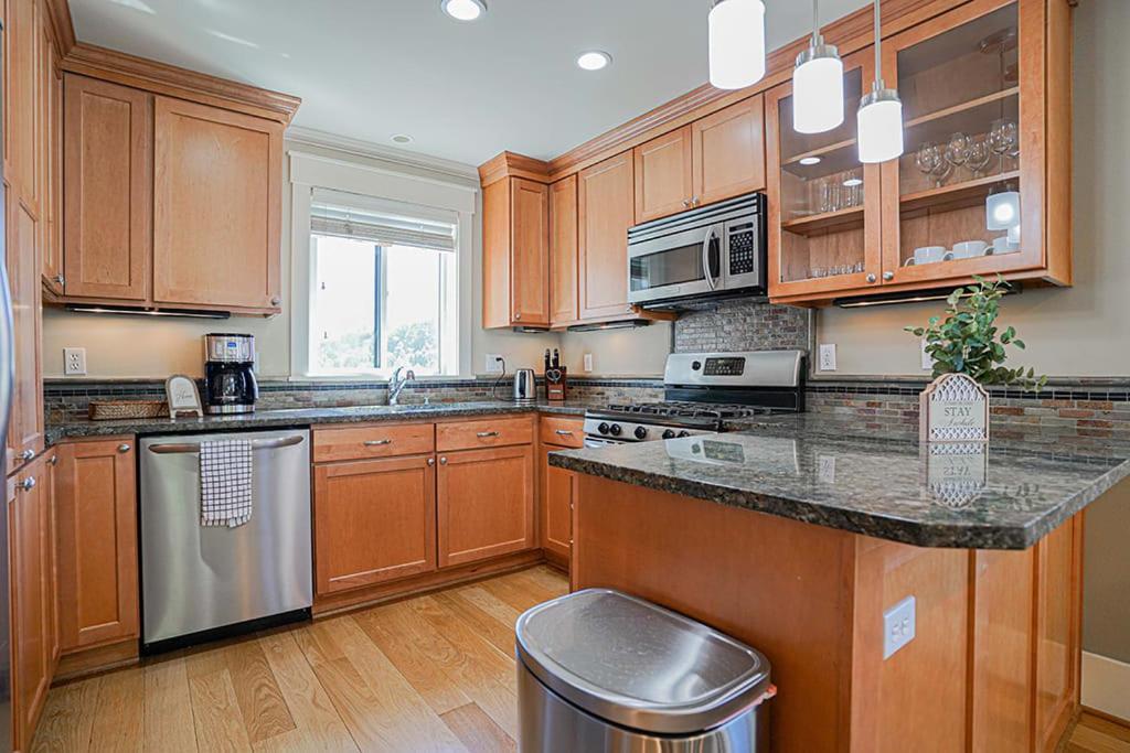 Exquisite Central Townhome With Spacious Loft And Gourmet Kitchen Seattle Eksteriør billede