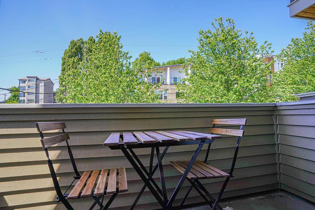 Exquisite Central Townhome With Spacious Loft And Gourmet Kitchen Seattle Eksteriør billede