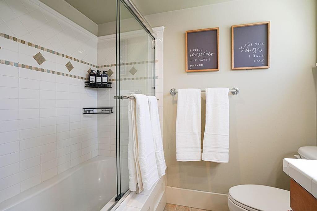 Exquisite Central Townhome With Spacious Loft And Gourmet Kitchen Seattle Eksteriør billede