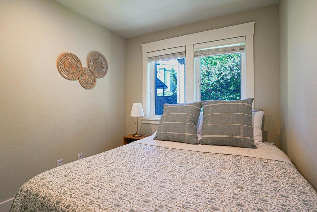 Exquisite Central Townhome With Spacious Loft And Gourmet Kitchen Seattle Eksteriør billede