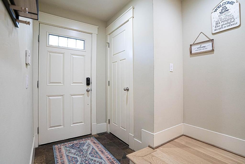 Exquisite Central Townhome With Spacious Loft And Gourmet Kitchen Seattle Eksteriør billede