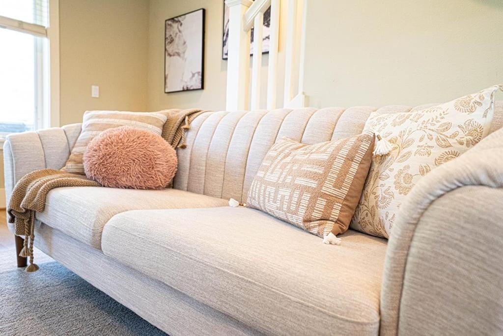 Exquisite Central Townhome With Spacious Loft And Gourmet Kitchen Seattle Eksteriør billede